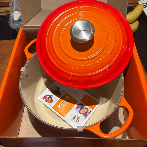 Le Creuset Dutch oven NIB - Picture 2 of 13